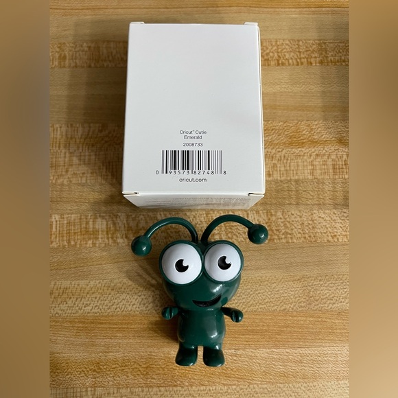 Cricut Cutie Emerald - Mystery Box Cutie - Picture 2 of 2